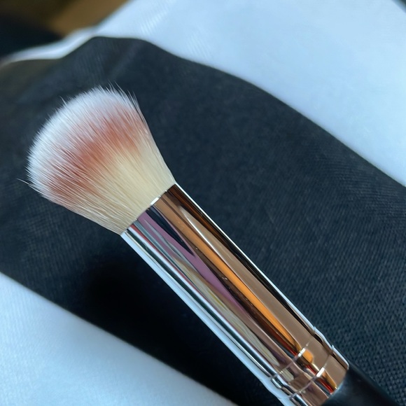 Duel Ended Consealer & Blush. Great highlighter , liquid and powder foundation - Picture 2 of 4